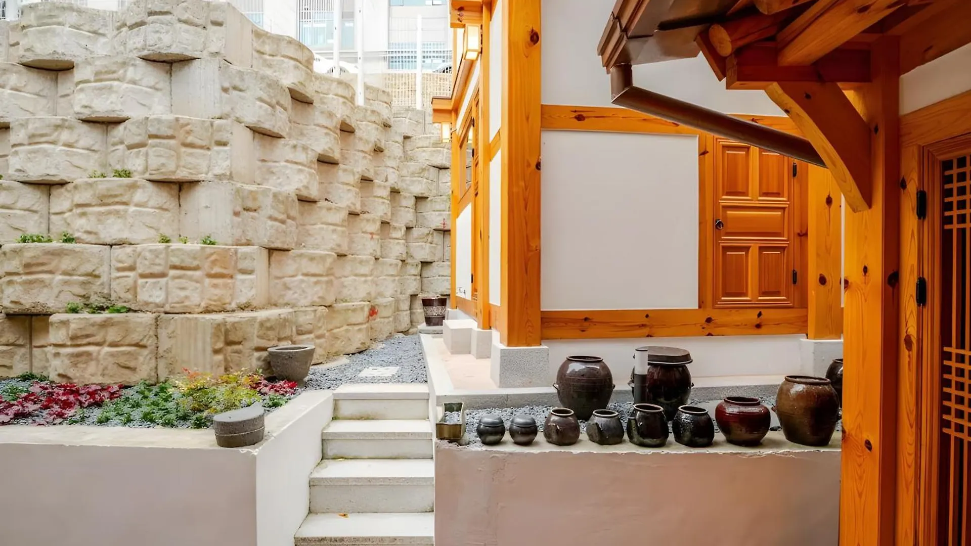 Villa Numaru Two Exclusive Entire Hanoks In Seochon Seoul