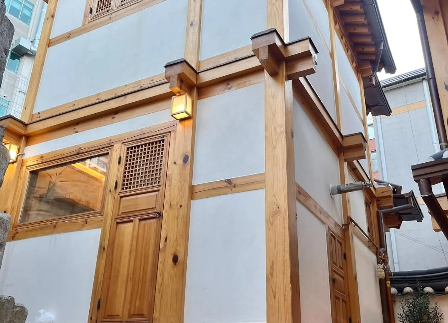 Villa Numaru Two Exclusive Entire Hanoks In Seochon Seoul